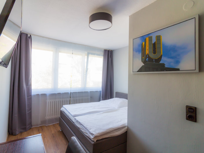 Lassen Sie sich im Doppelzimmer in bequeme Betten fallen